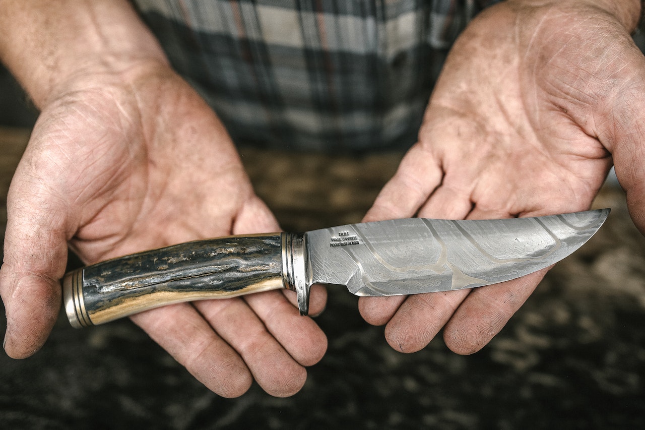 Comment choisir un couteau de chasse artisanal français adapté à ses besoins ?